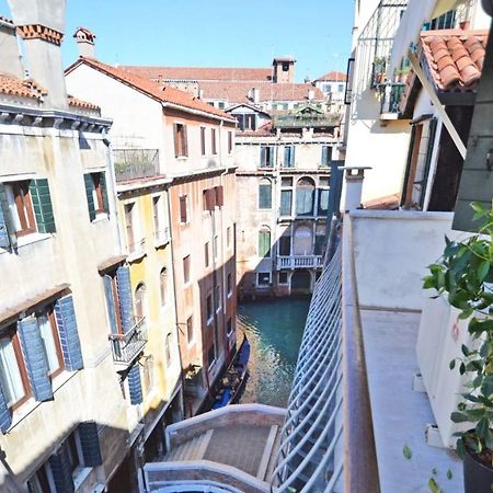 Ai Bareteri Luxury Canal View Venedik Dış mekan fotoğraf