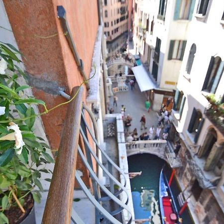 Ai Bareteri Luxury Canal View Venedik Dış mekan fotoğraf