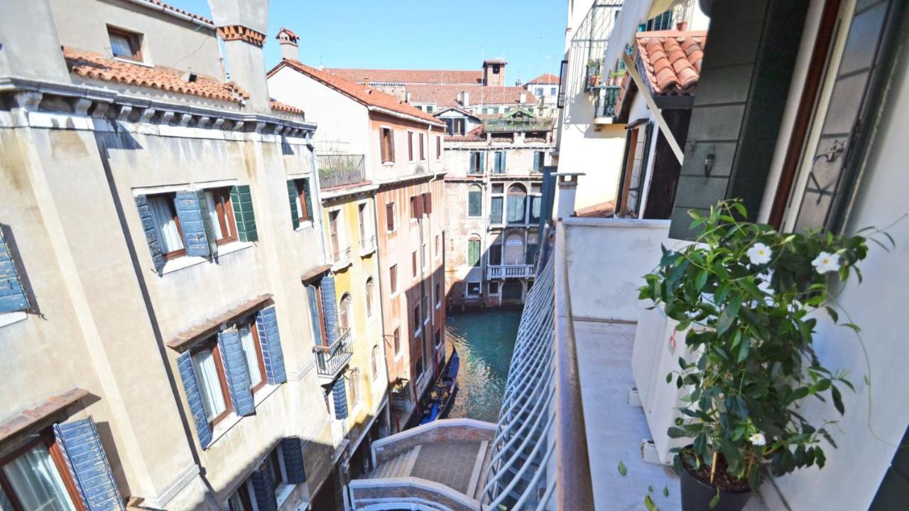 Ai Bareteri Luxury Canal View Venedik Dış mekan fotoğraf