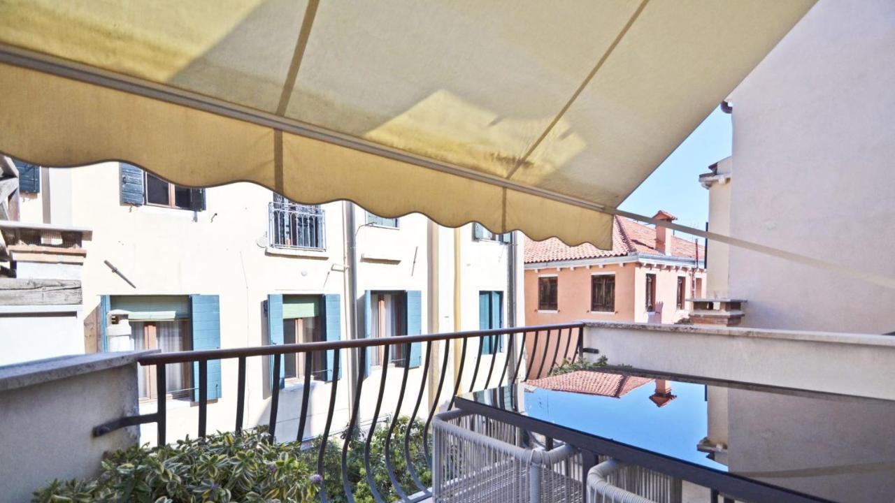 Ai Bareteri Luxury Canal View Venedik Dış mekan fotoğraf