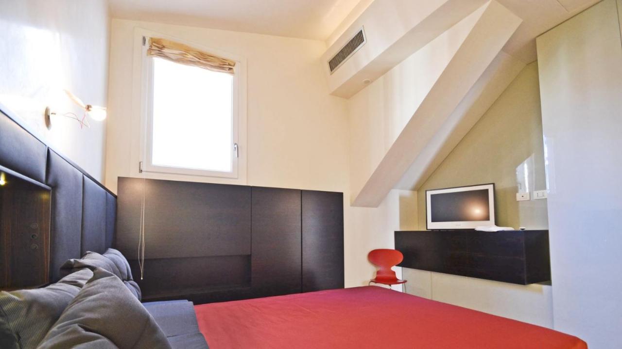 Ai Bareteri Luxury Canal View Venedik Dış mekan fotoğraf